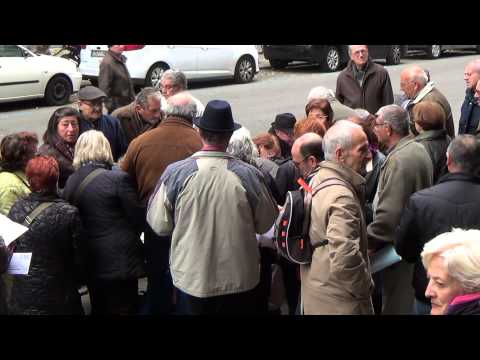 Quarta entrega col·lectiva de la Sol·licitud de la Reclamació de la Revaloració de les Pensions. 2 de Desembre del 2013. Direcció Provincial de l·Institut Nacional de la Seguretat Social (INSS). Carrer Sant Antoni Mª Claret 5-11. Aquest cop s·hi ha sumat a la campanya a més a més de la FAVB i les AAVV, altres col·lectius de Barcelona i de la seva àrea metropolitana.NO DEIXEM QUE ENS ROBIN LES PENSIONS!! JUNTES SÍ QUE PODEM!! Més informació: http://salvemlespensions.wordpress.com