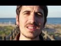 Videoclip de la cançó ESTIU, presentació del nou projecte musical d·aquest col·lectiu de Gandia dirigit per Toni Sánchez a.k.a Panxo.Lletra: PanxoMúsica: AinzMescla i màster: Atomic StudioVideoclip produit i dirigit per Raul Pérez (rplopez1983@gmail.com)Ajudant de direcció: Germàn EnguixAjudante de rodatge: Sergio SánchezEl video va ser rodat els dies 3 i 4 de Maig a les marjals de Xeresa i Gandia, i a la platges de l·Auir i Gandia. Des d·ací, fem un agraïment i enviem una abraçada a tota la gent que va voler fer la seua aportació al video. Salut, i ens veiem prompte!L·estiu arriba, passa la vida...Podeu descarregar la cançó ací:  http://zoogrup.bandcamp.com/releasesI podeu trobar-nos a:Pàgina Facebook: ZOO (Músico/Banda)Twitter: www.twitter.com/ZooPosseBandcamp: zoogrup.bandcamp.comLletra:Cau la calor a la safor bombeja el ritme No estem fent merda facilona, ací fem himnes Se·n va el dolor amb l· olor a mar, les primaveres demanen vida, l·estiu arriba... El sol ha eixit, la ràdio sona, estem vius, estic fent temes i esperant per si somrius, érem feliços amb mentires de mil colors, tinc els conflictes d·un suïcida, tinc por... I vull tornar als meus impulsos, ser pràctic, que si ella sona jo tremole, lo màxim venen trompetes, no és Gillespie, etern als samples, és Ainsley: ·Brother, ho volen simple·. Volen que venga el discurs que ven, que no qüestione volen que calle i que puge al tren i aquella gent que em demana frases? que em diu que torne? No s·imaginen lo mal que em senc. Pero hui ja passe del drama, vull tocar el foc, sentir que crema Jo tinc set de vida, no de fama no vull que un error siga un problema Però hui ja passe del drama l·auto-compassió és una condemna Jo tinc set de vida, no de fama no vull ni la reixa ni la pena Res del que passa és comparable a tu, la nostra eixida eixida, homes i dones d·actes impurs, tu eres rebel i consentida, res del que passa és comparable a tu. Passa la vida! Res del que passa és comparable a tu la nostra eixida, homes i dones d·actes impurs, Perquè tu tanques la ferida, res del que passa és comparable a tu. Passa la vida! I un altre any perdut en esta confusió vital, lluitant contra els dimonis que van per dins cridant, buscant guanyar-me la partida, i perdre la raó, buscant que perga les forces, passa la vida i jo... veig als majors, i pense en tot el que es mereixen, i baixa la esperança i puja el pa i amb esta perspectiva qui vol crèixer, eh? dubtes i dubtes, depressió ve i eufòria va. Que no serà per ganes de ficar les bombes, que serà per la por a perdre el que tenim qui no censura el fons, critica per les formes i uns passen del tema, i uns filen massa prim. Volen que venga el discurs que ven, la porten clara: jo el que vull vendre és la victòria cara. Que vull mirar als ulls si un dia arriba l·hora... Que no puc ser feliç amb tanta merda ahí fora Pero hui ja passe del drama, vull tocar el foc, sentir que crema Jo tinc set de vida, no de fama no vull que un error siga un problema Però hui ja passe del drama l·auto-compassió és una condemna Jo tinc set de vida, no de fama no vull ni la reixa ni la pena Res del que passa és comparable a tu, la nostra eixida eixida, homes i dones d·actes impurs, tu eres rebel i consentida, res del que passa és comparable a tu. Passa la vida! Res del passa és comparable a tu la nostra eixida, homes i dones d·actes impurs, Perquè tu tanques la ferida, res del que passa és comparable a tu. Passa la vida!