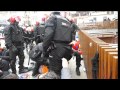 17 Min. No he estat capaç de treure res, sense ser injusta amb algun dels represaliats, així ha estat el que s·ha viscut aquest matí a Gasteiz, la repressió per detenir 3 nois innocents ha estat terrible.